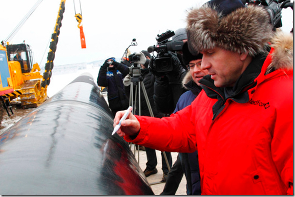 В Красноярском крае началось строительство нефтепровода «Куюмба – Тайшет». Старт стройке 17 декабря в Богучанском районе края дал губернатор края Лев Кузнецов — состоялась сварка первого стыка.